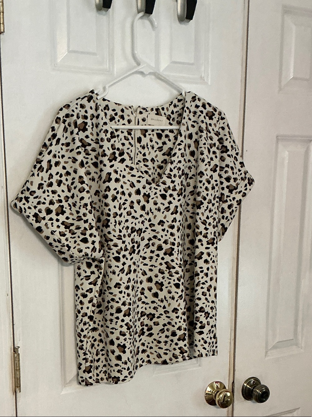 MELLODAY Cream Leopard Print V-Neck Short Sleeve Blouse
